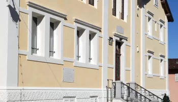 <br />
<b>Warning</b>:  Undefined variable $img in <b>/home/ducatovinix/public_html/site/wp-content/themes/ppo_ducato/single-attivita.php</b> on line <b>276</b><br />
<br />
<b>Warning</b>:  Trying to access array offset on null in <b>/home/ducatovinix/public_html/site/wp-content/themes/ppo_ducato/single-attivita.php</b> on line <b>276</b><br />
